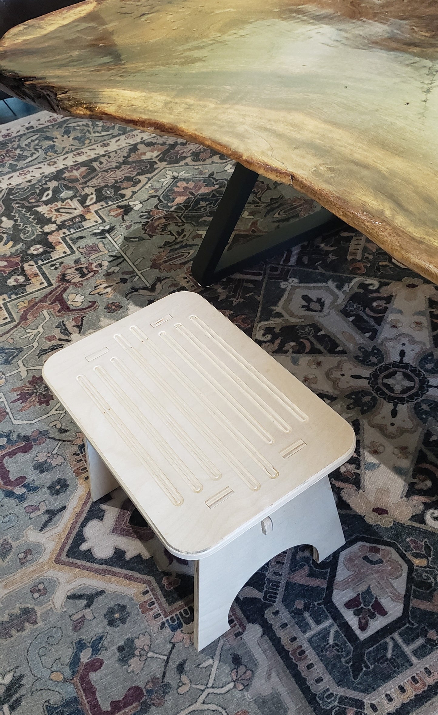 CHILDREN'S STOOL